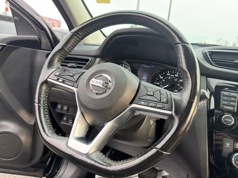 Used 2018 Nissan Rogue Sport SL w/ SL Premium Package image 19