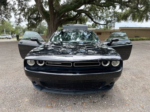 Used 2016 Dodge Challenger SXT RWD image 2
