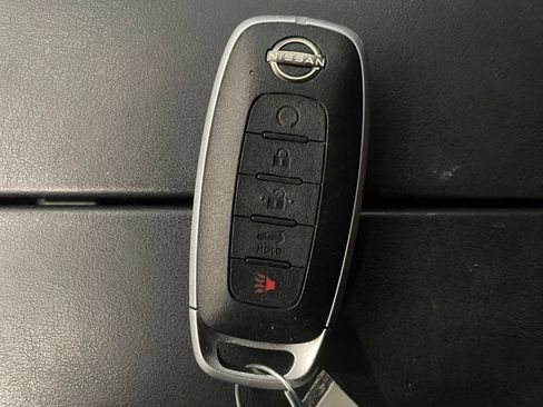 Certified 2025 Nissan Rogue SV FWD image 18