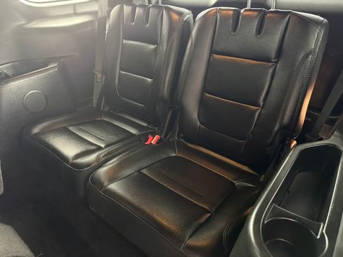 Used 2016 Ford Explorer XLT w/ Equipment Group 202A AWD/4WD image 40