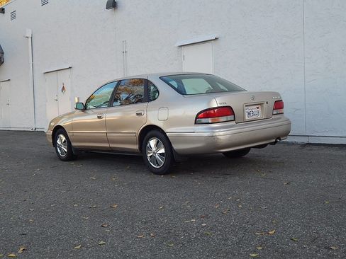 Used 1997 Toyota Avalon XL image 5