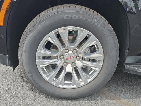 Certified 2025 GMC Yukon Denali image 9