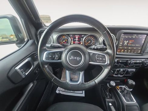 Used 2022 Jeep Wrangler Unlimited Sahara image 12