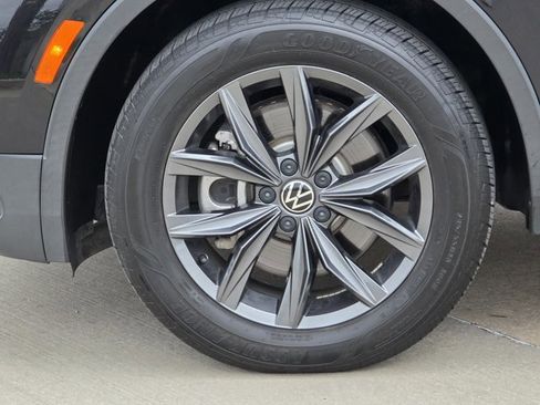 Used 2022 Volkswagen Tiguan SE image 4
