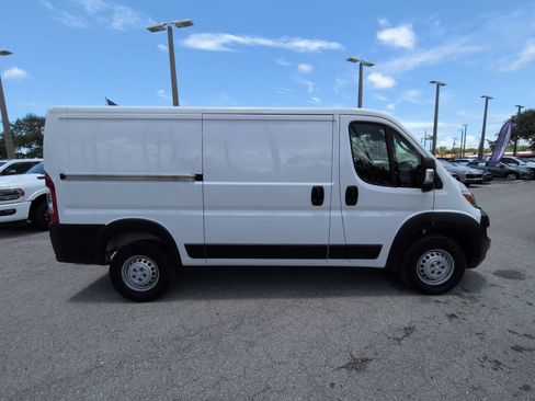 Used 2025 RAM ProMaster 2500 w/ Convenience Group FWD image 4