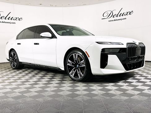 Used 2023 BMW 760i xDrive AWD/4WD image 1