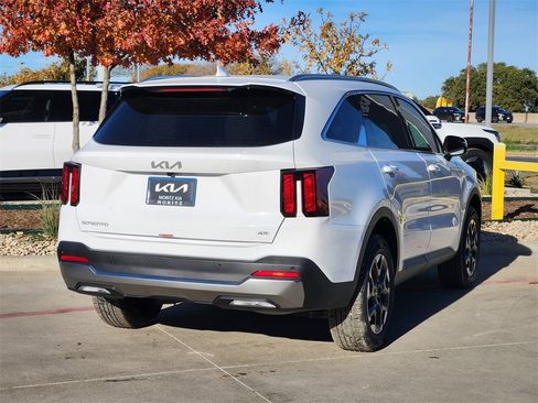 New 2026 Kia Sorento S image 4