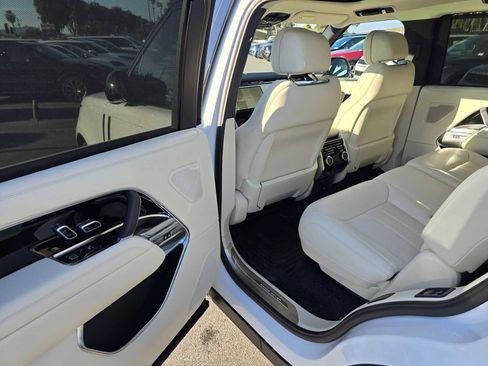 New 2025 Land Rover Range Rover Long Wheelbase SE image 15