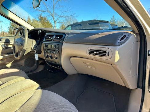 Used 2001 Ford Taurus SE image 12