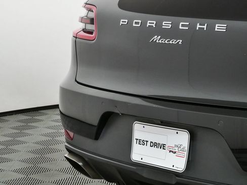 Used 2018 Porsche Macan AWD/4WD image 40
