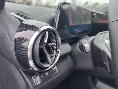 New 2026 Chevrolet Equinox LT w/ Convenience Package II image 11