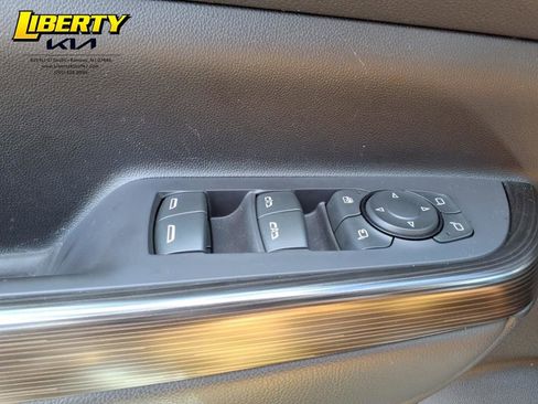 Used 2022 GMC Acadia SLT w/ Technology Package image 12