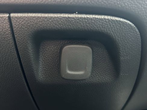 Used 2019 Chevrolet Silverado 1500 Custom w/ Custom Convenience Package image 25