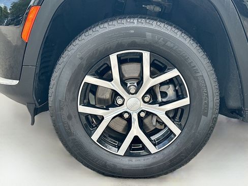 Used 2024 Jeep Grand Cherokee L Limited RWD image 31