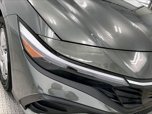 Certified 2024 Hyundai Elantra SE FWD image 30