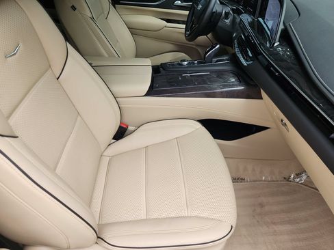 Used 2022 Cadillac Escalade Premium Luxury AWD/4WD image 14