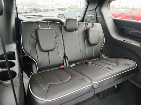 New 2026 Chrysler Pacifica Limited w/ S Appearance Package image 16