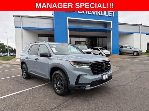 Used 2025 Honda Pilot TrailSport image 1