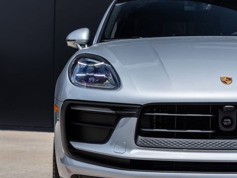 Certified 2026 Porsche Macan AWD/4WD image 21