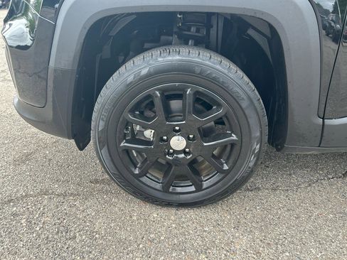 Used 2021 Jeep Renegade Latitude AWD/4WD image 29