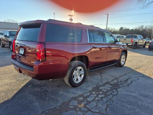 Used 2017 Chevrolet Suburban LT image 6