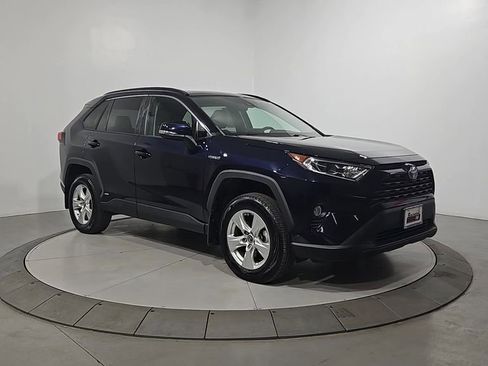 Used 2021 Toyota RAV4 XLE w/ Convenience Package image 7