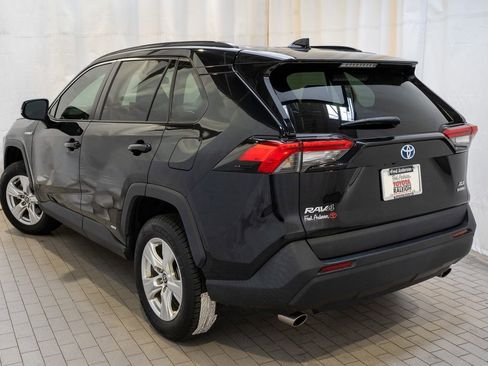 Used 2021 Toyota RAV4 XLE w/ Convenience Package image 3