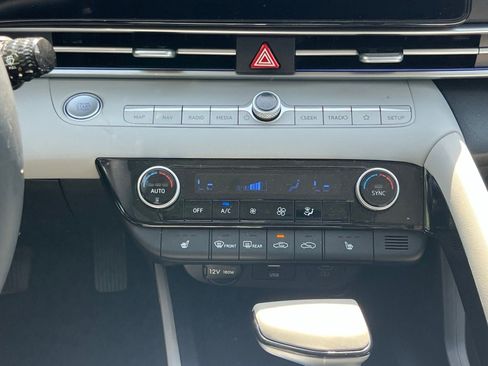 Used 2025 Hyundai Elantra Limited FWD image 34