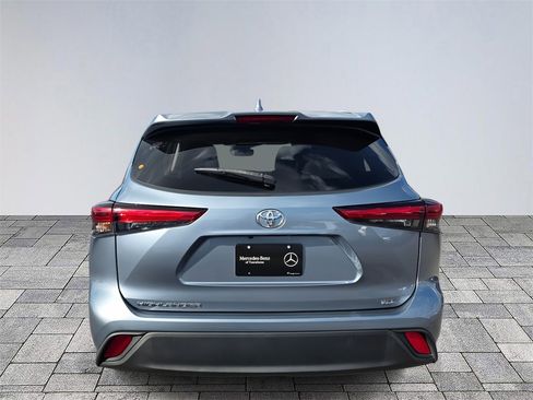 Used 2022 Toyota Highlander XLE image 6