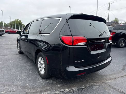 Used 2023 Chrysler Voyager LX FWD image 9