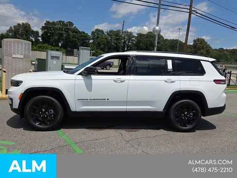 Used 2025 Jeep Grand Cherokee L Altitude AWD/4WD image 4