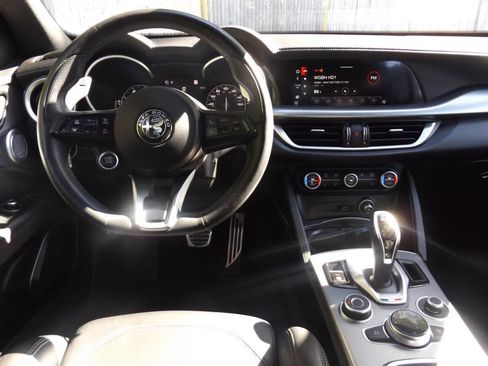 Used 2022 Alfa Romeo Stelvio Veloce image 13