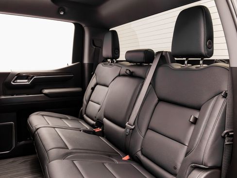 Used 2024 GMC Sierra 1500 Elevation w/ LPO, Elevation Black Package AWD/4WD image 33