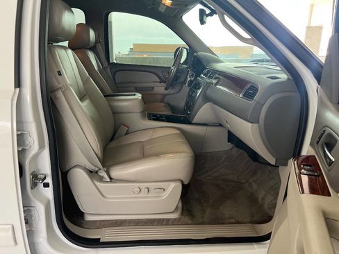 Used 2011 GMC Yukon SLT w/ Regional Value Package RWD image 16