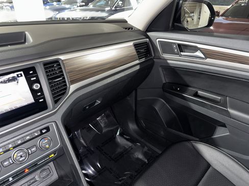 Used 2021 Volkswagen Atlas SE image 32