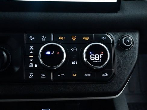 Used 2023 Land Rover Defender 130 X-Dynamic SE image 14