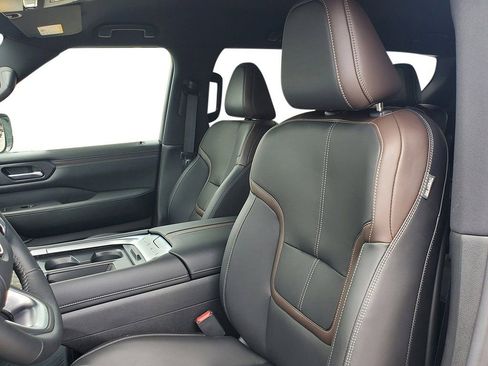 Used 2025 Nissan Armada SL w/ Captain's Chari Seat Package AWD/4WD image 11