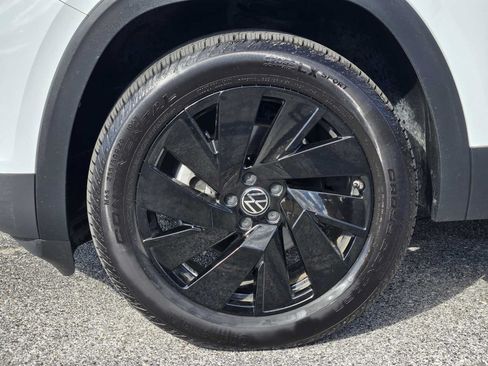 Used 2024 Volkswagen Atlas SE FWD image 13