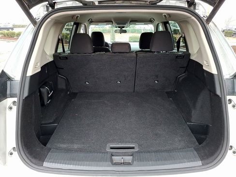 Used 2024 Nissan Rogue SV image 27