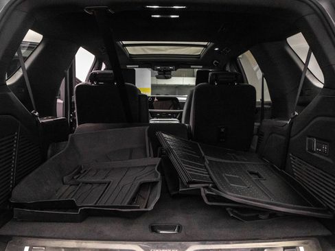 Used 2025 Chevrolet Tahoe High Country image 33