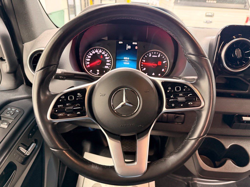 Used 2022 Mercedes-Benz Sprinter 2500 image 31