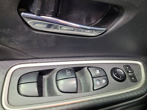 Used 2022 Nissan Versa SR image 27