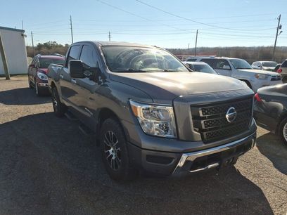 Used 2021 Nissan Titan SV w/ SV Convenience Package