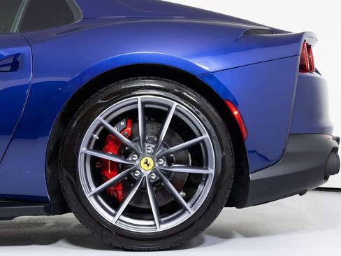 Used 2021 Ferrari 812 GTS image 13