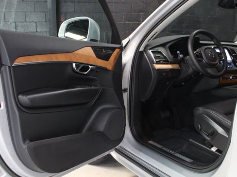 Used 2023 Volvo XC90 B6 Plus w/ Protection Package Premier AWD/4WD image 27