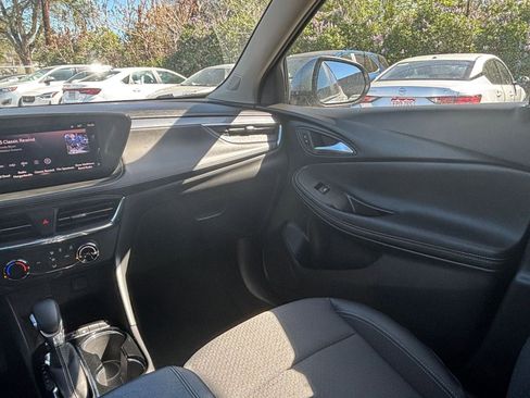 Used 2025 Buick Encore GX Preferred image 32