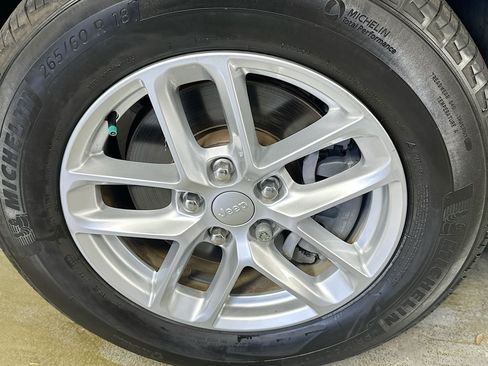 Used 2023 Jeep Grand Cherokee L Laredo RWD image 31
