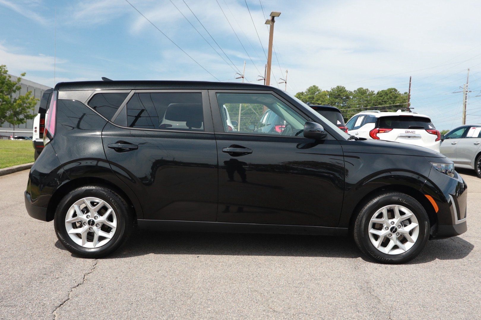 Used 2025 Kia Soul LX w/ LX Technology Package FWD image 6