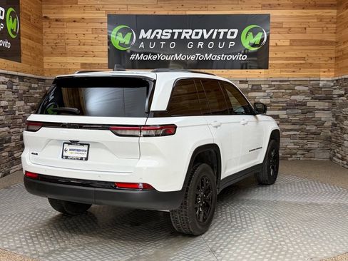 Used 2025 Jeep Grand Cherokee Altitude AWD/4WD image 15