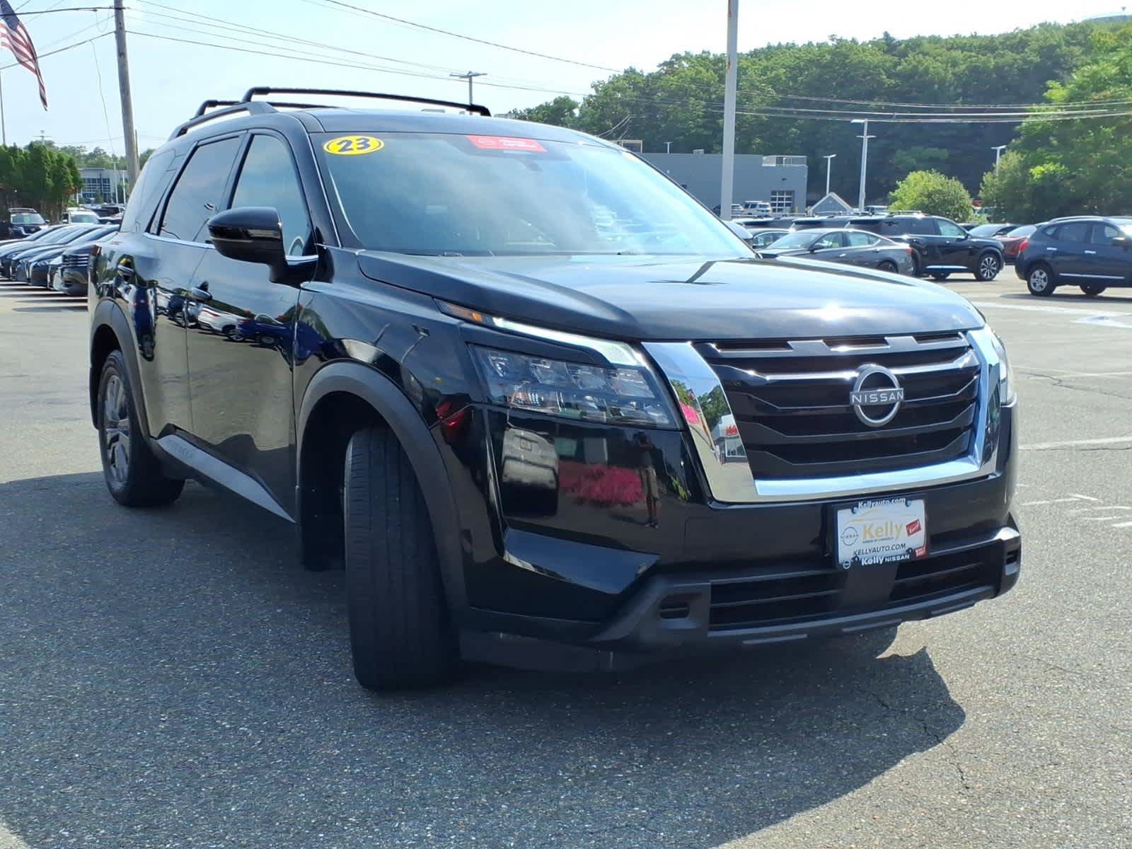 Certified 2023 Nissan Pathfinder SV w/ SV Premium Package AWD/4WD image 3